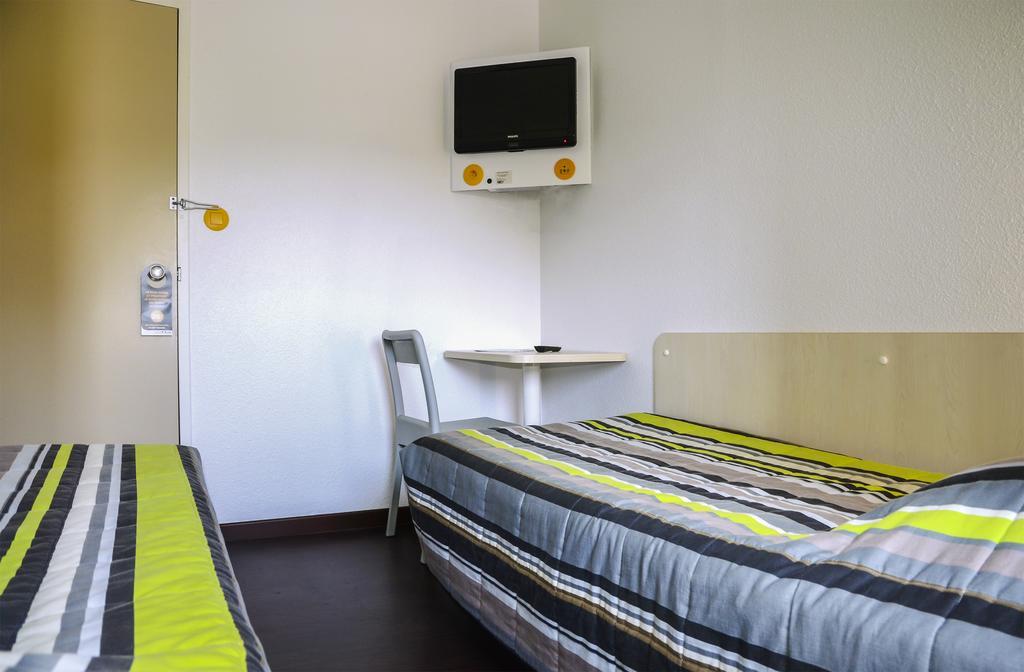 Enzo Hotel 1Er Prix Coudes Bagian luar foto