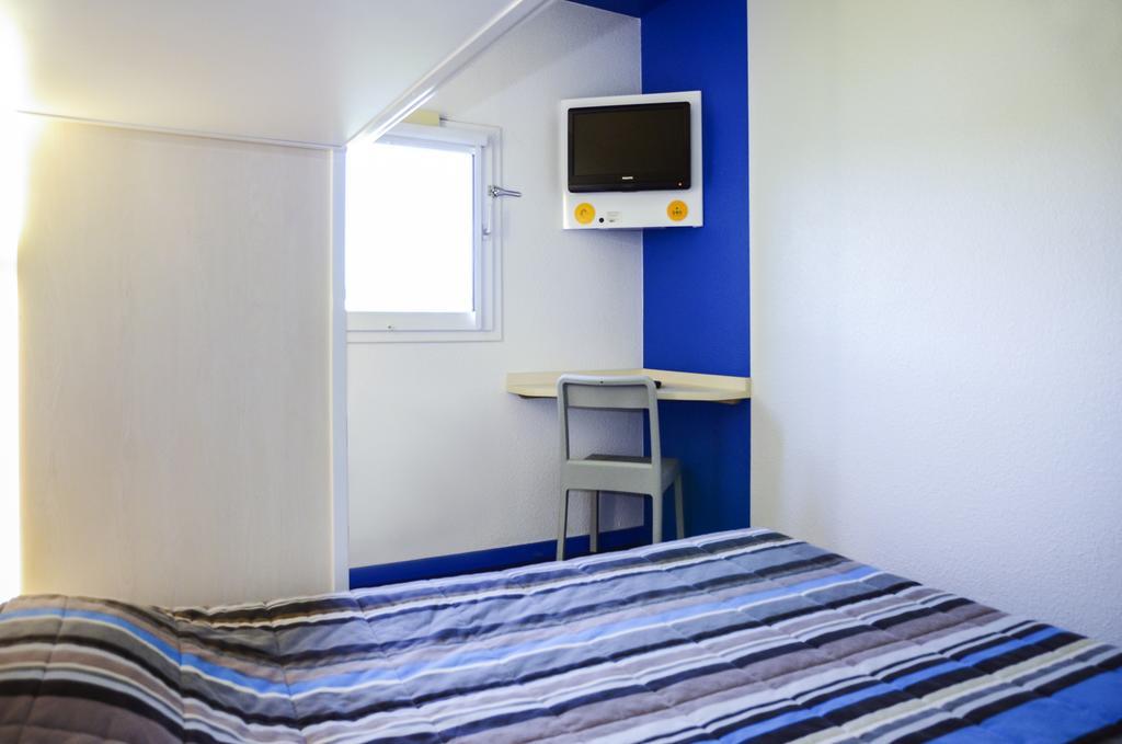 Enzo Hotel 1Er Prix Coudes Bagian luar foto