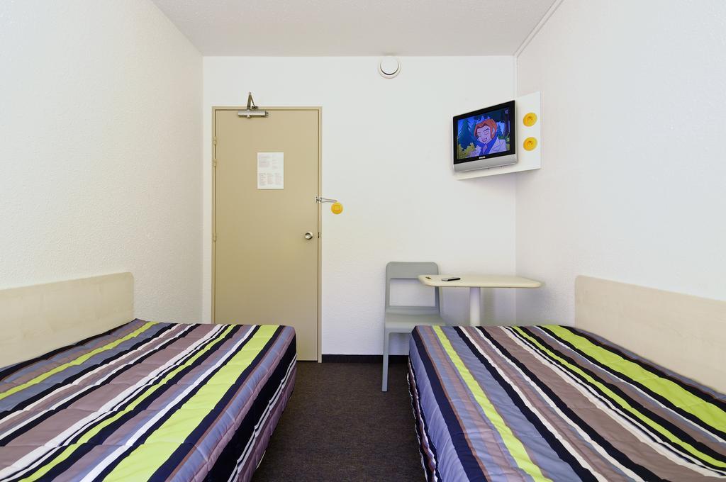 Enzo Hotel 1Er Prix Coudes Bagian luar foto