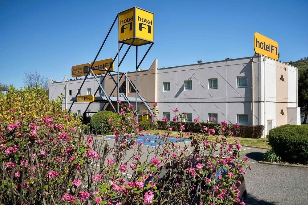 Enzo Hotel 1Er Prix Coudes Bagian luar foto
